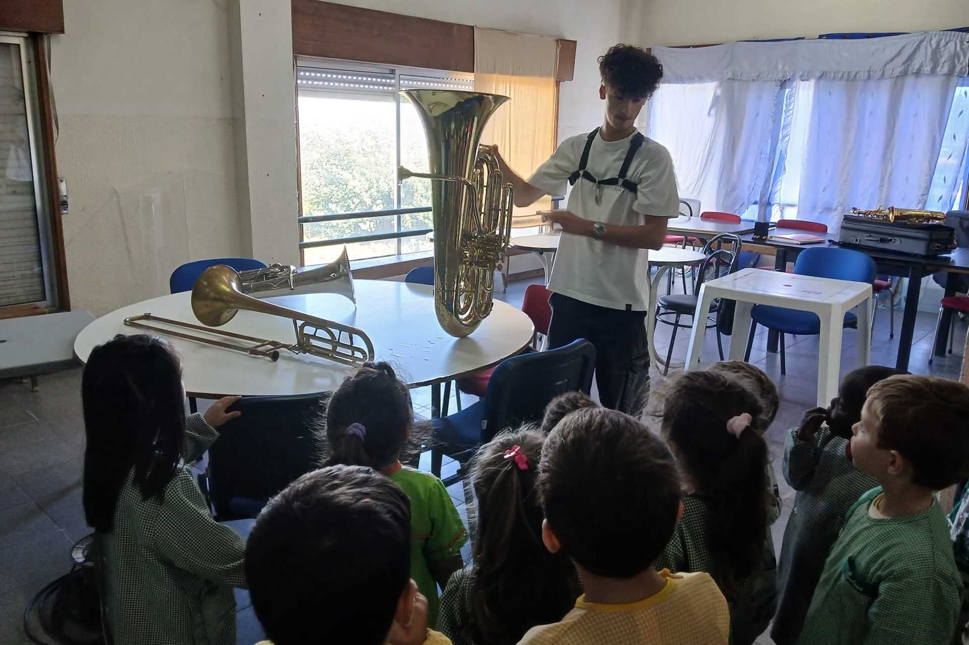 Dia Internacional da Música com visita à Banda Marcial de Tarouquela